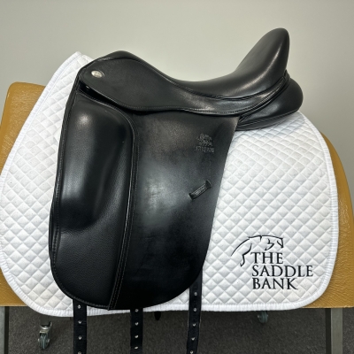 17 inch Fairfax Classic Cupped Flap Dressage MDC Black Adjustable Image of 17 inch Fairfax Classic Cupped Flap Dressage MDC Black Adjustable
