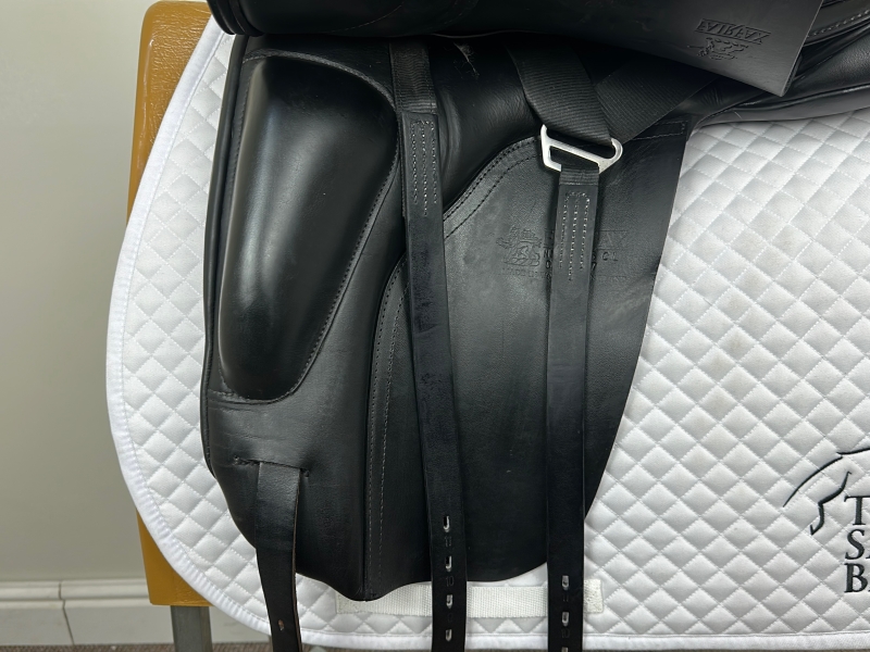 17.5 inch Fairfax Classic Open Seat Dressage MDO Black Adjustable - S5431